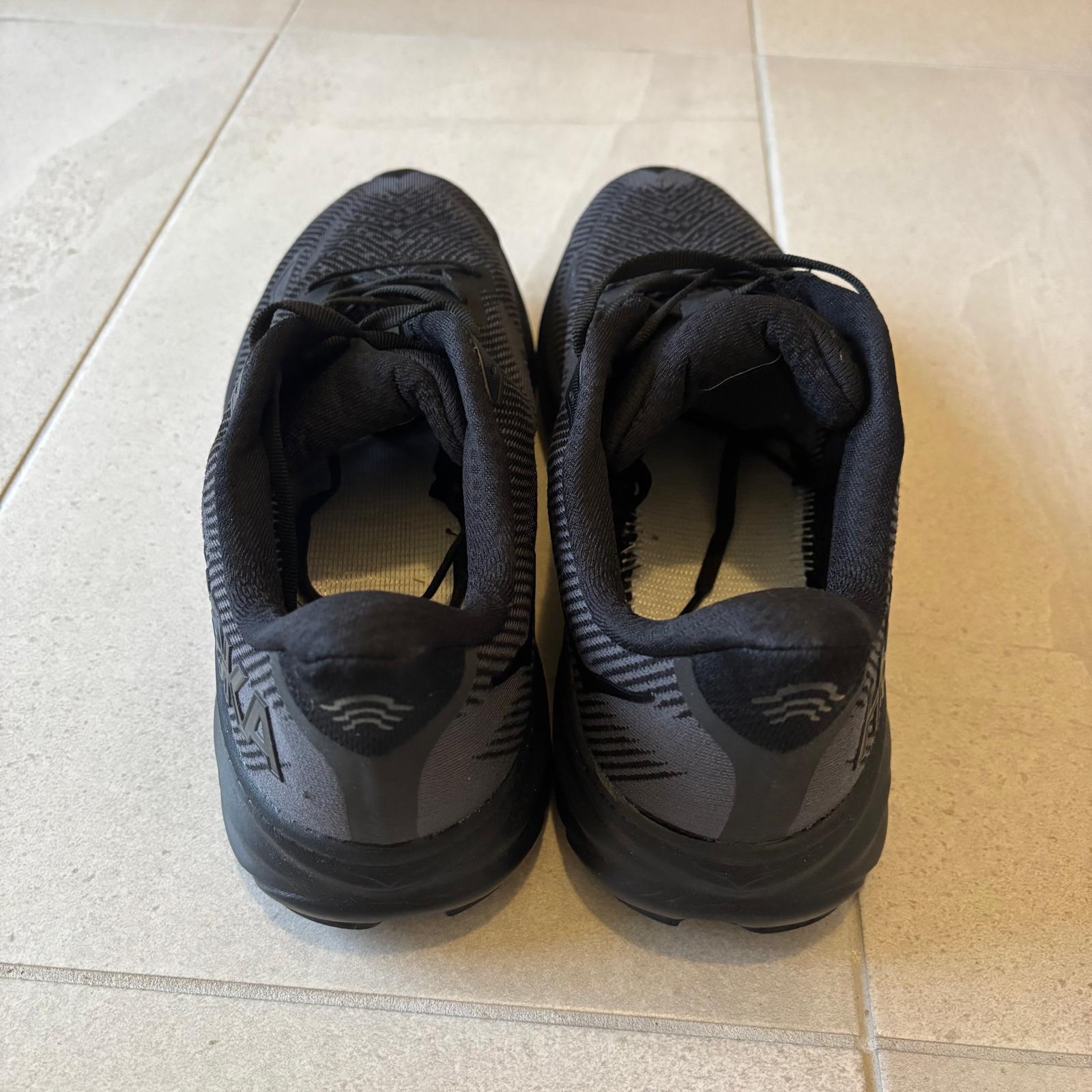 Hoka Clifton 9